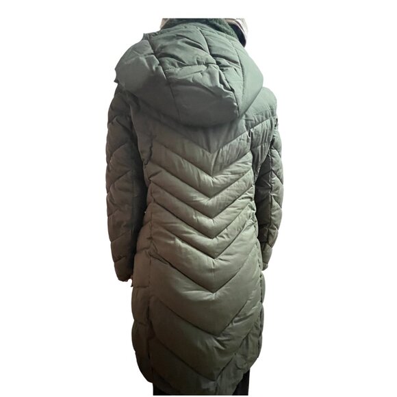 Micheal Kors Women Army Green Winter Jacket
No Wear/Tear. - Picture 2 of 3